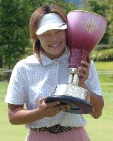 Takahashi rallies for Apita Circle-K Sunkus Ladies golf win